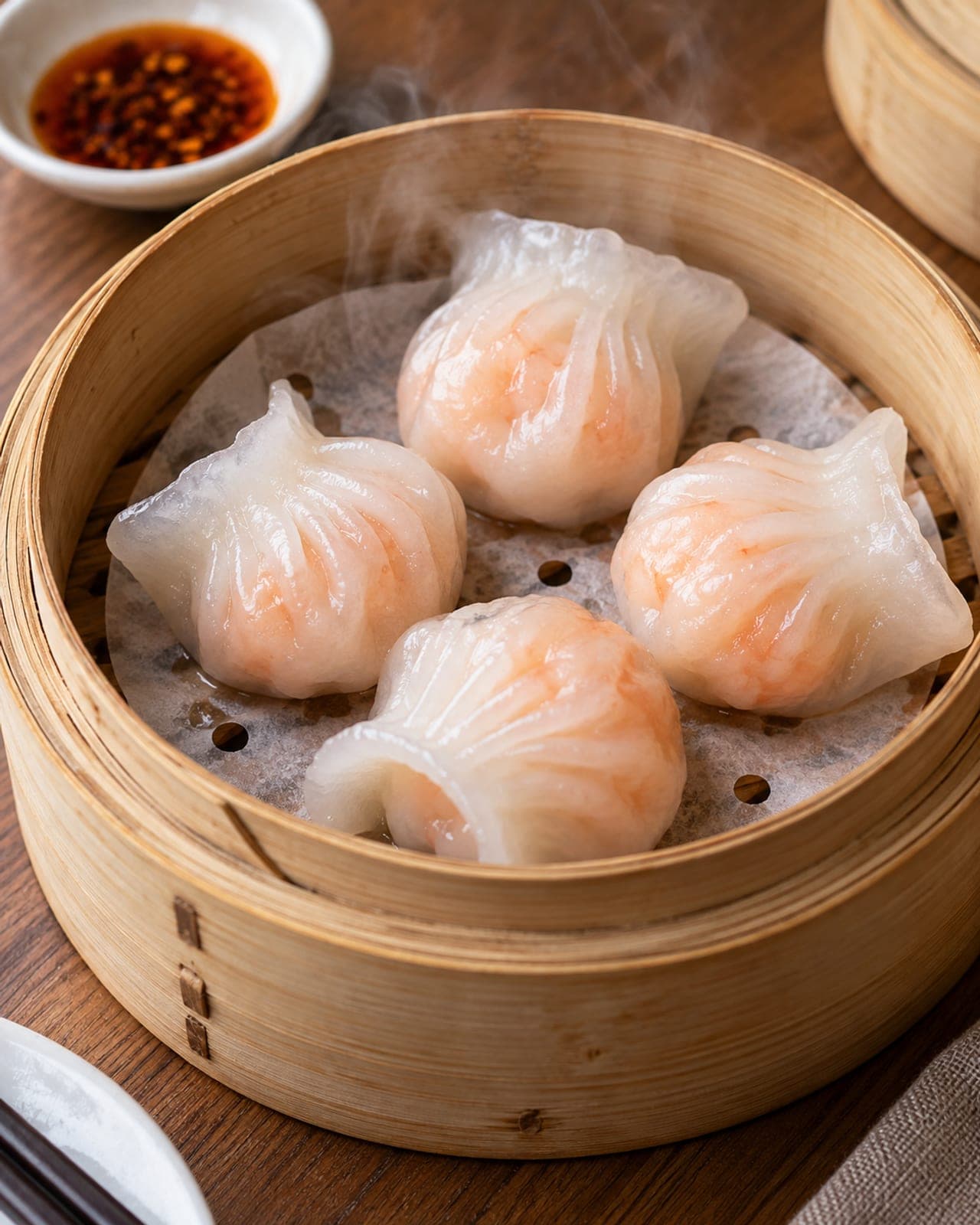 Har Gau – Klassisk dim sum med räka i tunt, genomskinligt hölje.